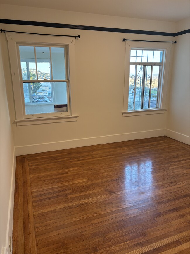 Bedroom2 - 852 Niagara Ave