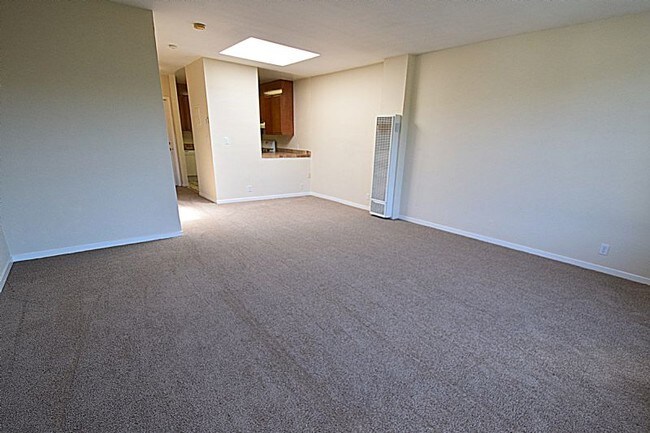 Foto del edificio - DOWNTOWN LARGE STUDIO, FULL KITCHEN, WALK-...