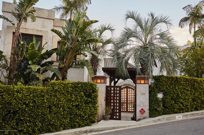 Foto del edificio - 1446 Donhill Dr