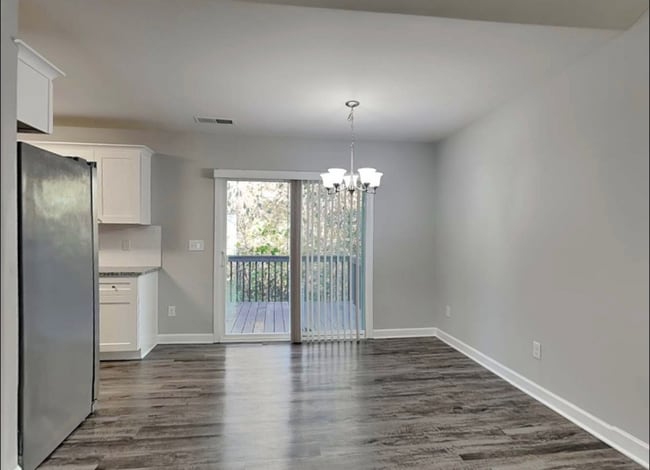 Building Photo - 2010 W Date Tree Rd