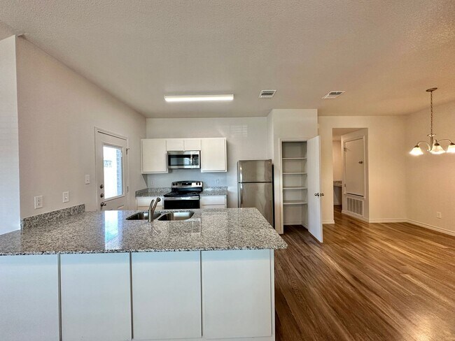 Foto del edificio - 1821 Clovis Dr