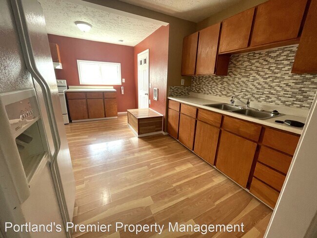 Foto del edificio - 4 br, 1 bath House - 9312 E Burnside Street