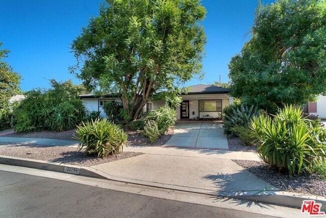 Foto del edificio - 23744 Hartland St