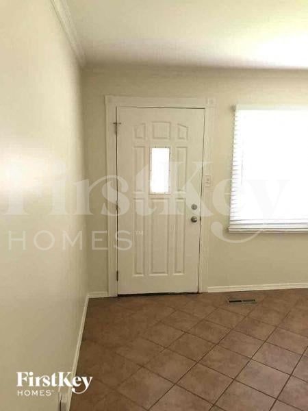 Building Photo - 1605 Seminole Ln