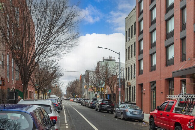 Building Photo - 64 Scholes St