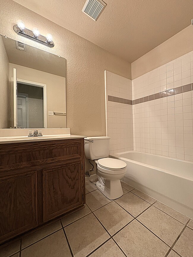 Building Photo - 1412 Van Zanten Ct