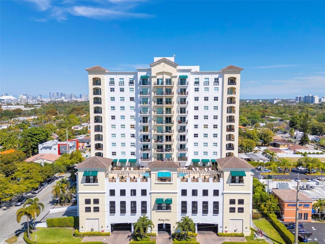 Foto principal - 1627 SW 37th Ave