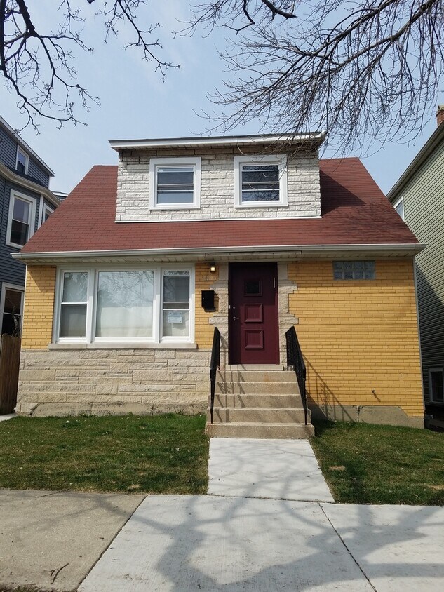 Primary Photo - 4114 W Cornelia Ave