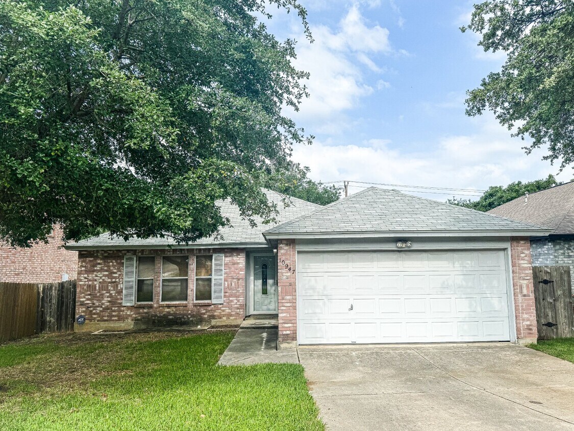 10947 Redbush Park, San Antonio, TX 78249 Room for Rent in San