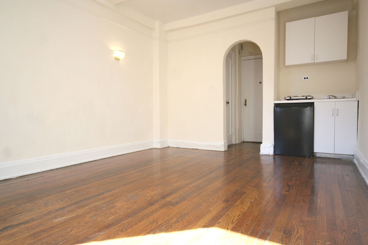 Primary Photo - 11 Waverly Pl