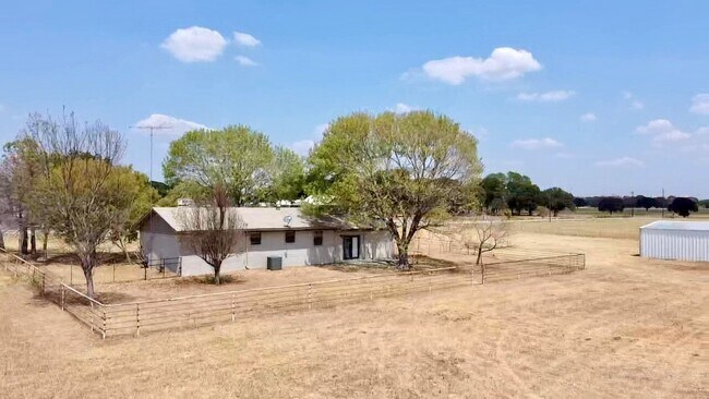 Building Photo - 5.25 ACRE Horse Property
