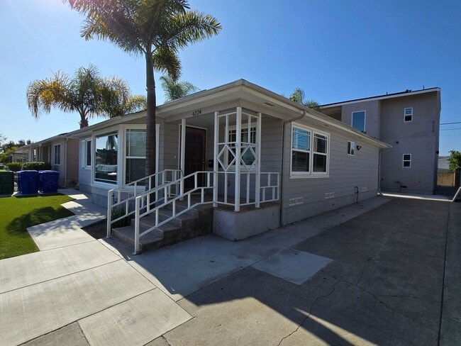 Building Photo - 4BD/3BA on Pontiac!!