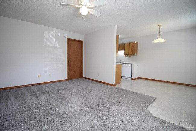Building Photo - 8110 Stonebrook Dr