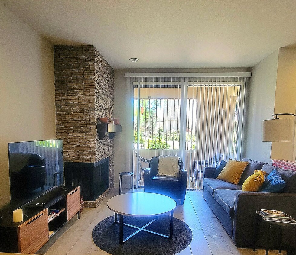 Foto principal - Two bedroom condo
