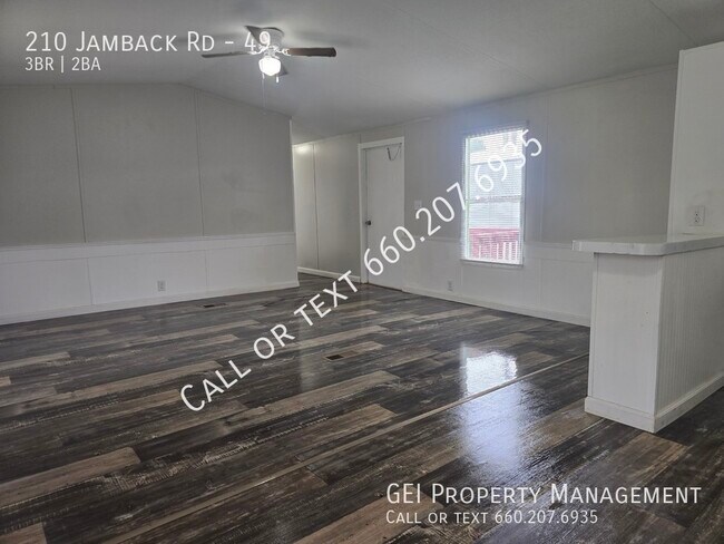 Foto del edificio - 210 Jamback Rd