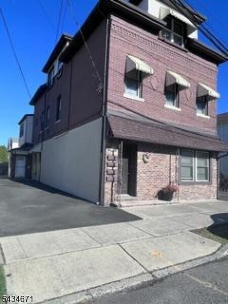 Building Photo - 283 Orchard St