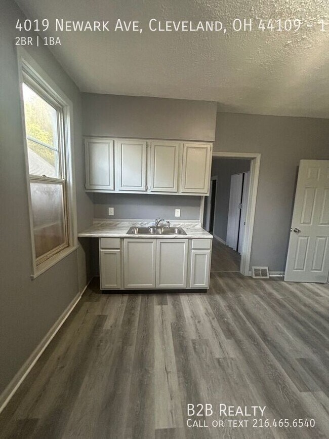 Building Photo - Charming 2-Bedroom Property in Prime Location