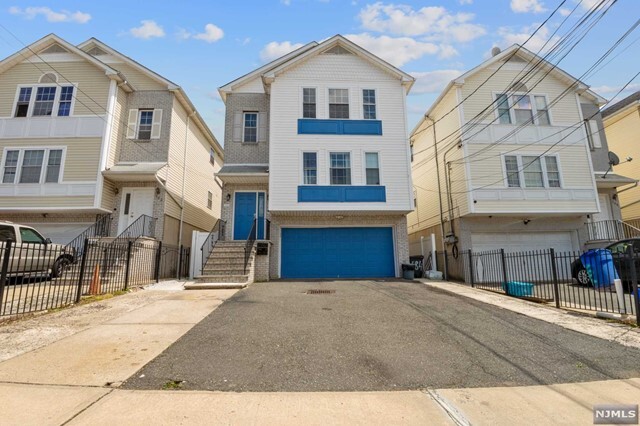 Primary Photo - 184 Hillside Ave