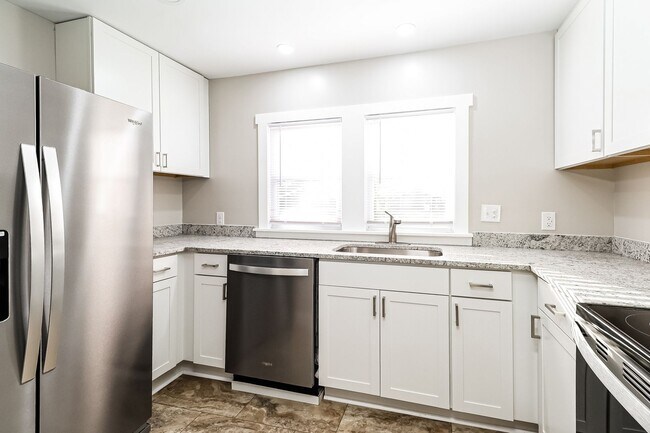 Foto del edificio - 2/1 House - Just Renovated Kitchen & Bath