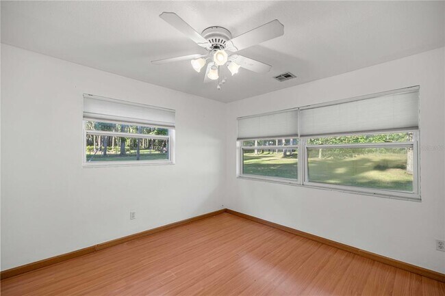 Foto del edificio - 3821 SW 7th Avenue Rd