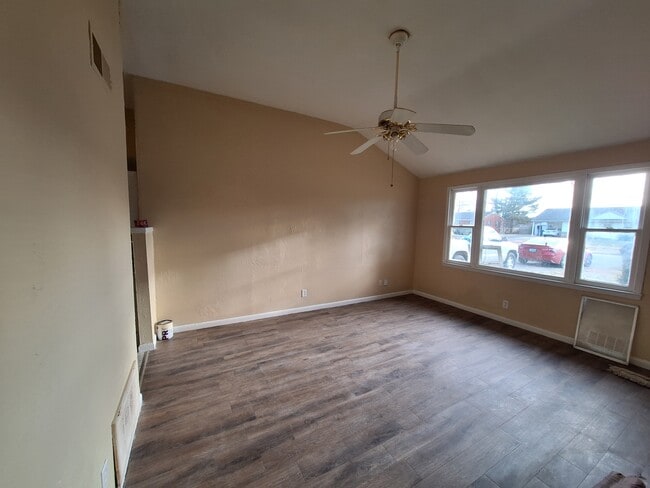 LIving Room - 7107 Ethan Allen Way