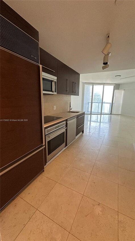 Foto principal - 475 Brickell Ave