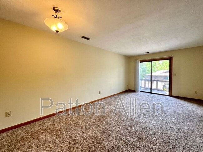 Building Photo - 530 Courtwood Ln