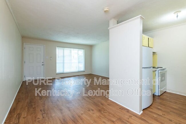 Building Photo - 1685 Alexandria Dr