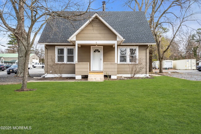 Building Photo - 2061 Lakewood Rd