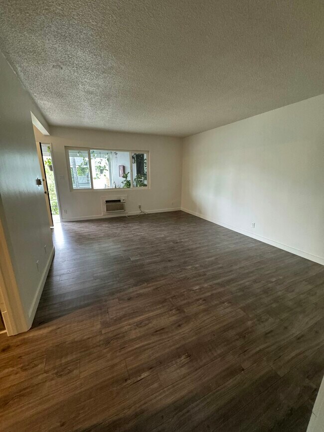 Foto del edificio - 6436 Whitsett Ave