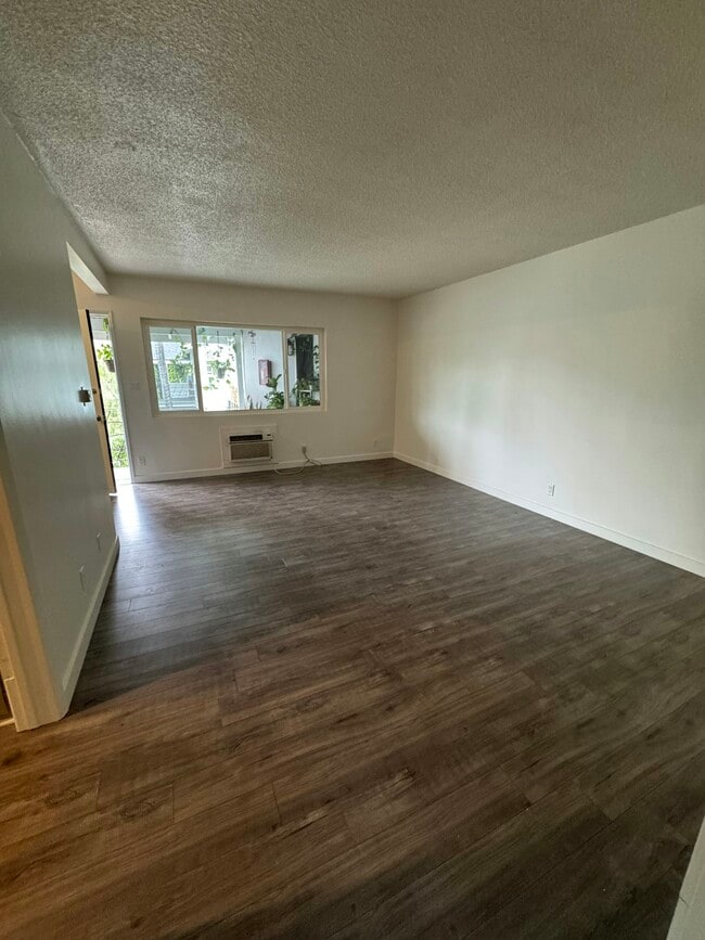 Building Photo - 6436 Whitsett Ave