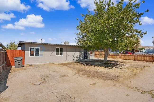 Building Photo - Unit