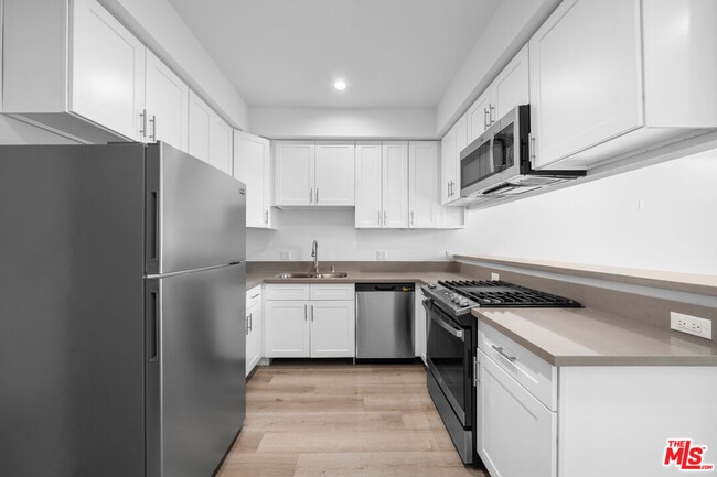 Building Photo - 5612 Lexington Ave