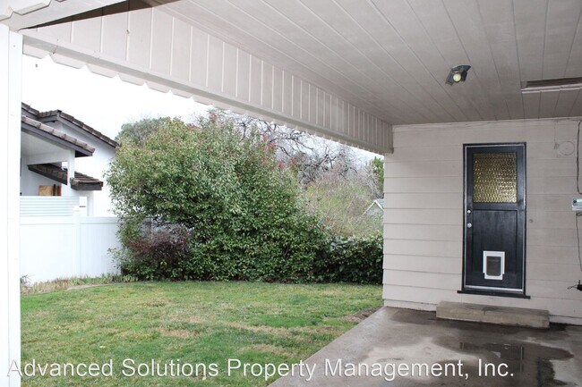 Building Photo - 2 br, 1 bath House - 2260 Skyline Dr.