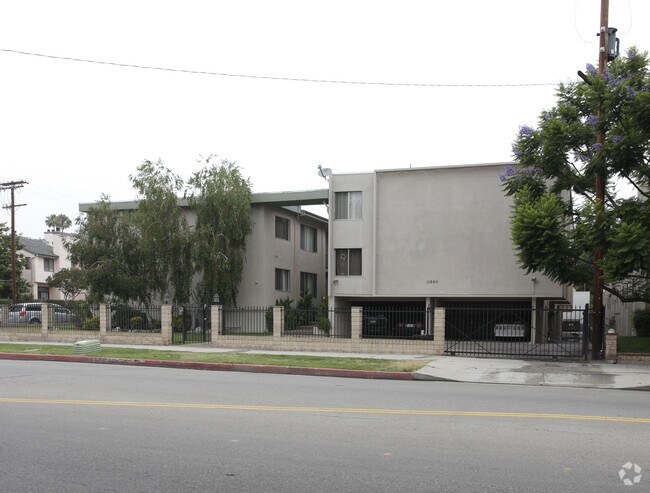 Foto del edificio - 11865 Magnolia Blvd