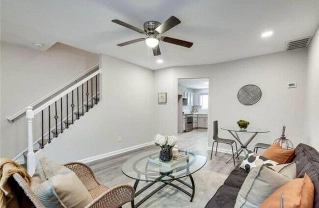 Foto del edificio - Charming 2BR Townhome in Atlanta