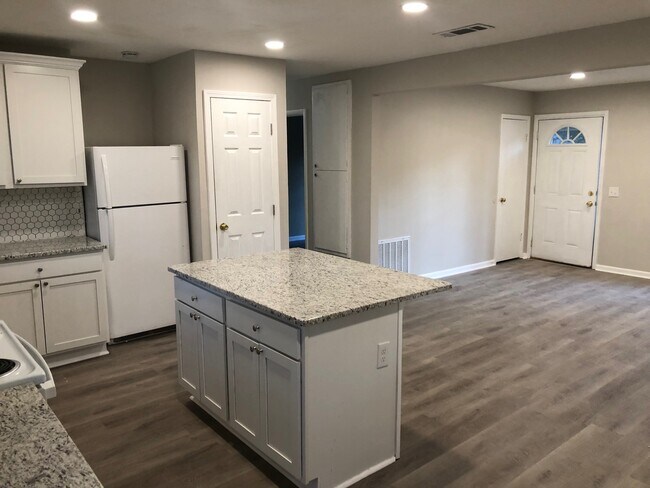 Walk-inpantry - 102 Wittel Ave