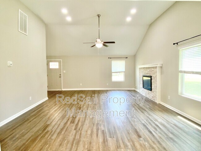 Foto del edificio - 1005 Carys Chapel Rd