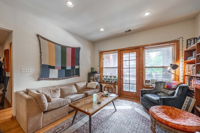Foto del edificio - 2714 N Kimball Ave