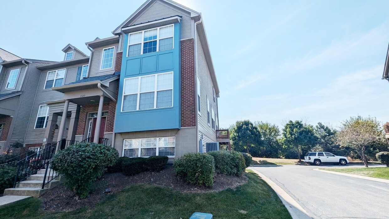 Primary Photo - 1589 Station Park Dr