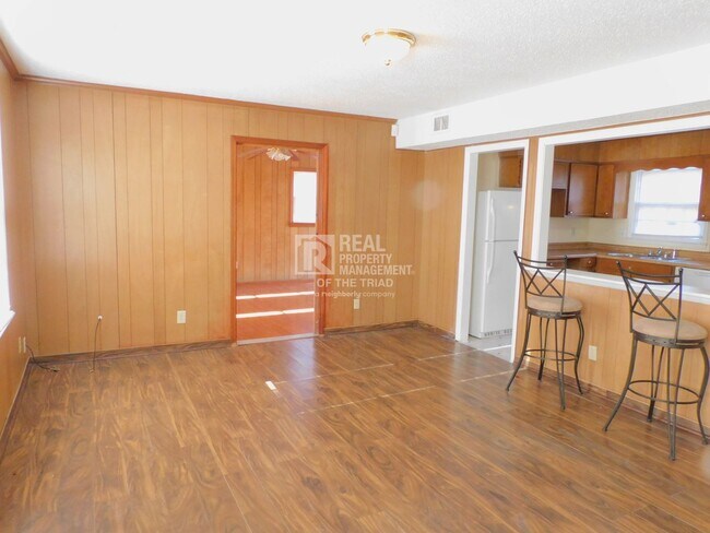 Foto del edificio - 4BR/2BA Home off Four Season Blvd w/ fence...