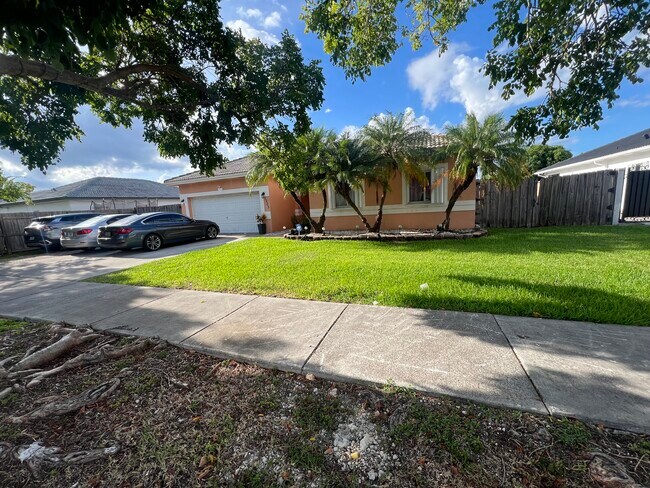 Foto del edificio - 1203 SE 7th Ct
