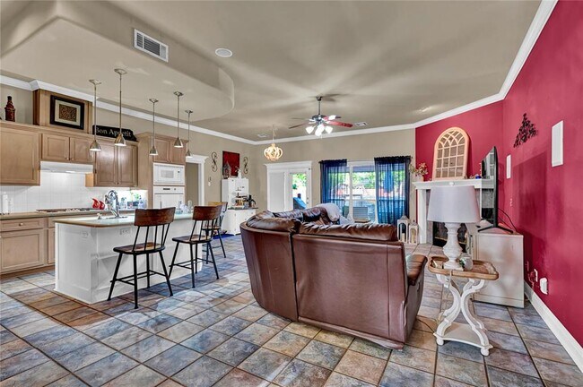 Foto del edificio - 17105 Gladstone Ln