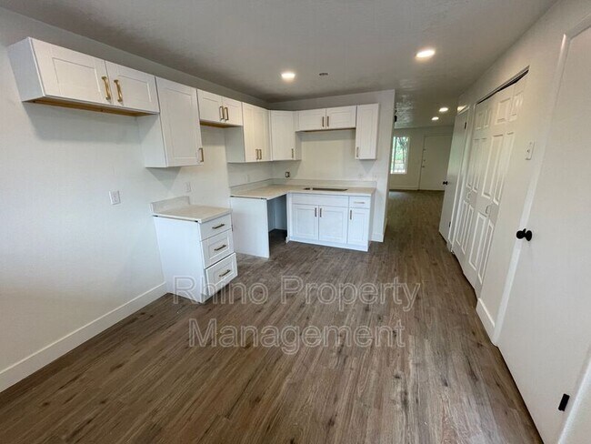 Foto del edificio - 273-285 E Whitlock Ave