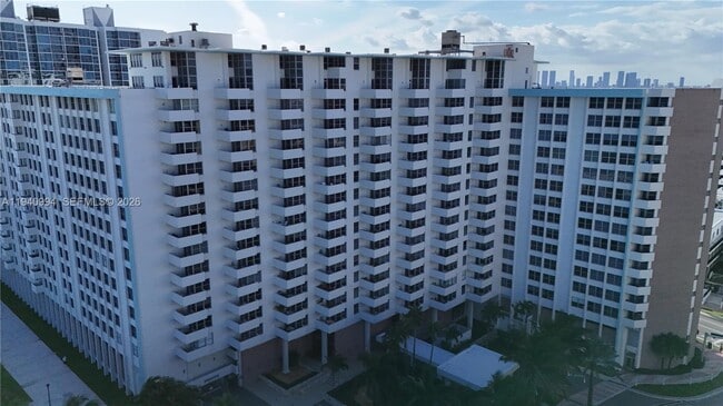 Foto del edificio - 2899 Collins Ave