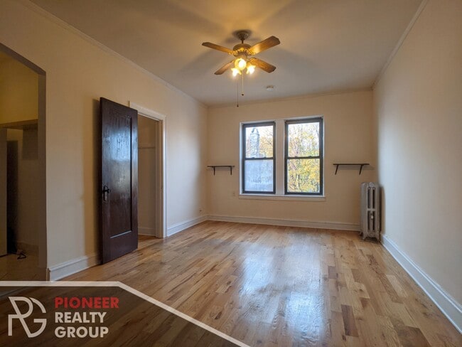 Building Photo - 4857 N Damen Ave