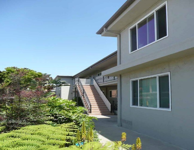 Building Photo - 4930 Santa Monica Ave