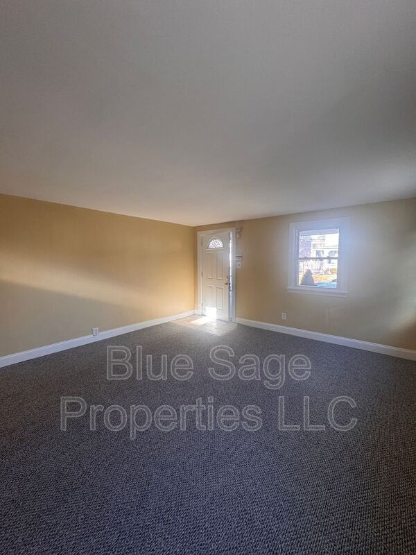 Building Photo - 1024 Broad St