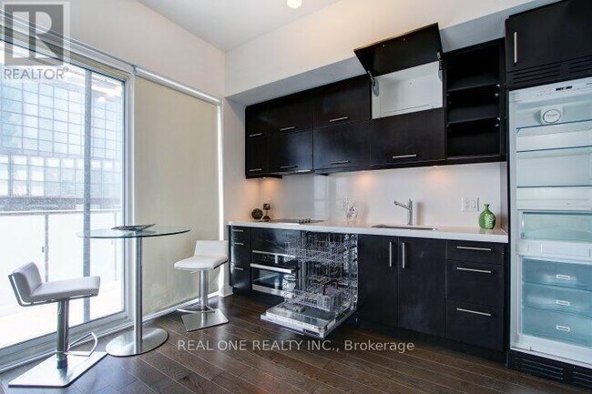 Photo du bâtiment - 1080 Bay St.