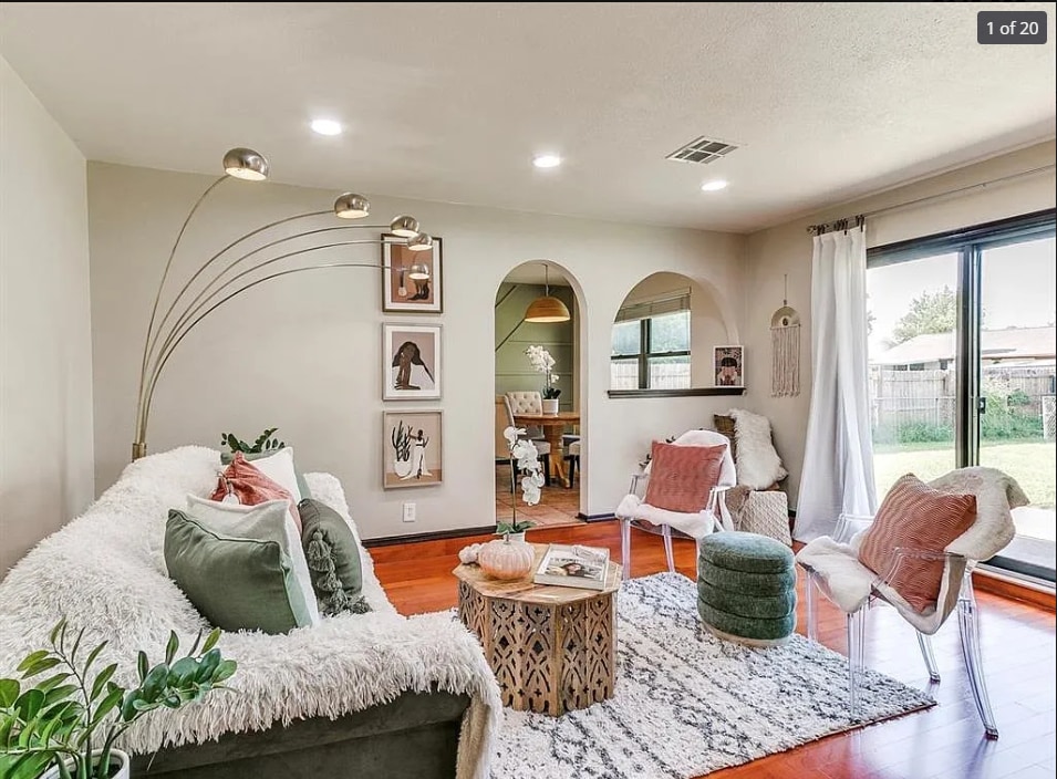 Photo - 8821 Cedar Lane